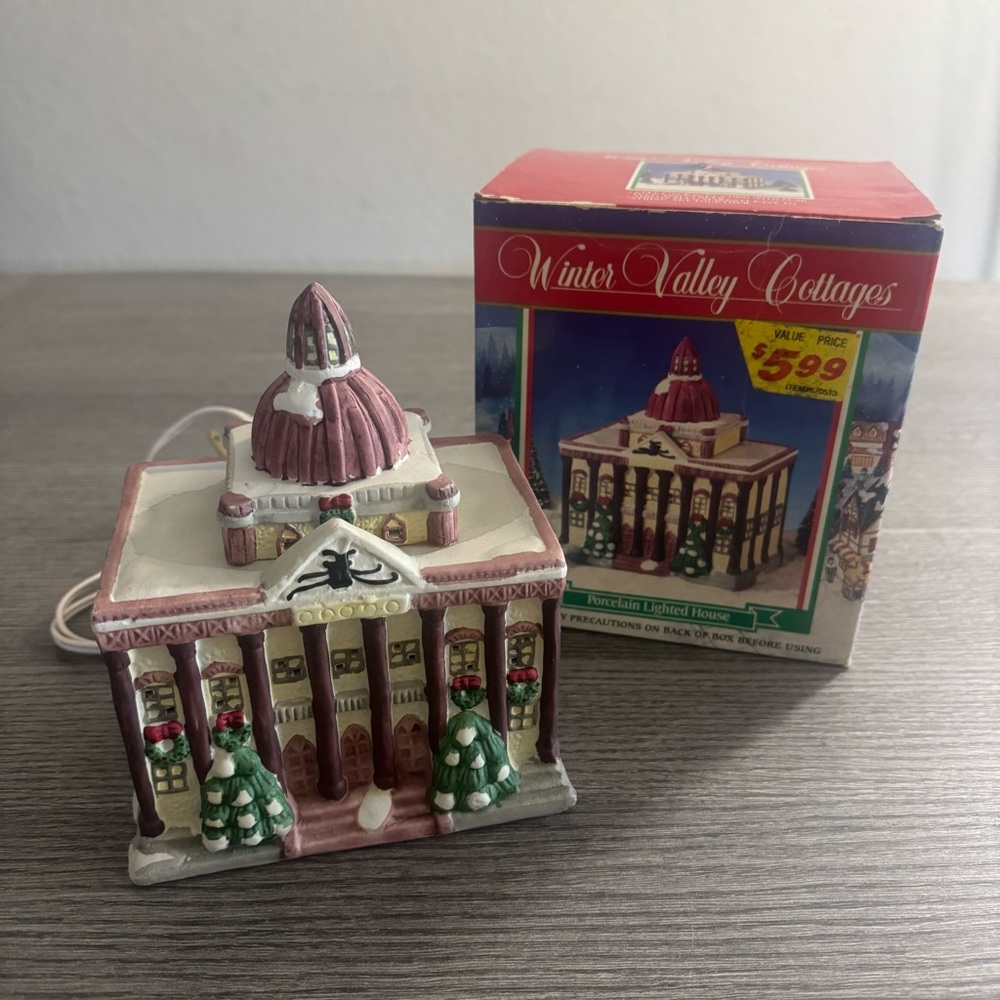 Christmas Winter Valley Vintage Porcelain Lighted House Collection City Hall